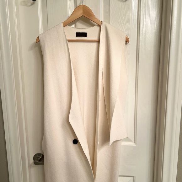 Cashmere. One of a kind Oyuna London vest. Very stylish and Elegant. - Picture 1 of 5